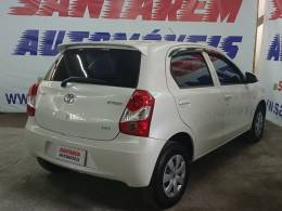 TOYOTA - ETIOS - 2015/2016 - Branca - R$ 49.900,00