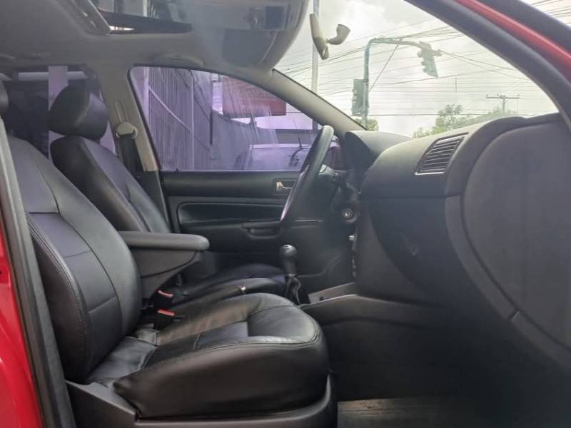 VOLKSWAGEN - GOLF - 2006/2007 - Vermelha - R$ 38.900,00