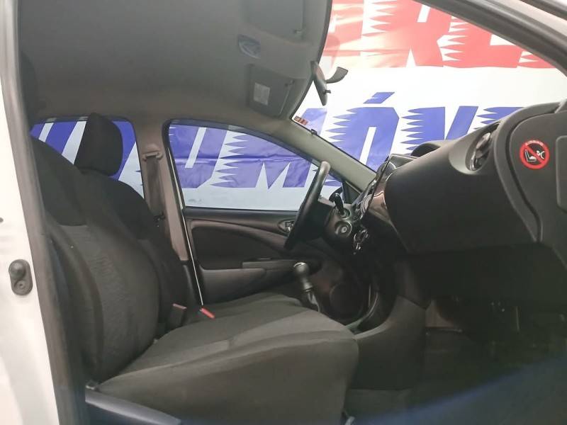 TOYOTA - ETIOS - 2015/2016 - Branca - R$ 49.900,00