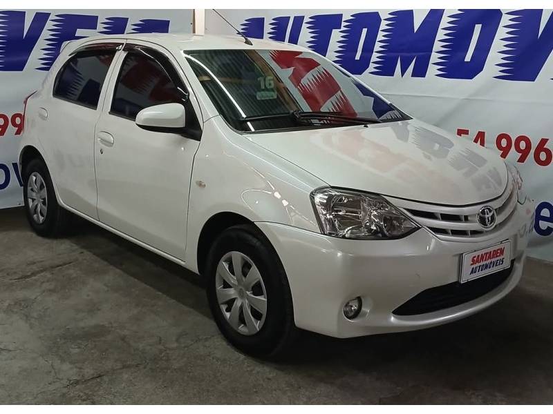 TOYOTA - ETIOS - 2015/2016 - Branca - R$ 49.900,00