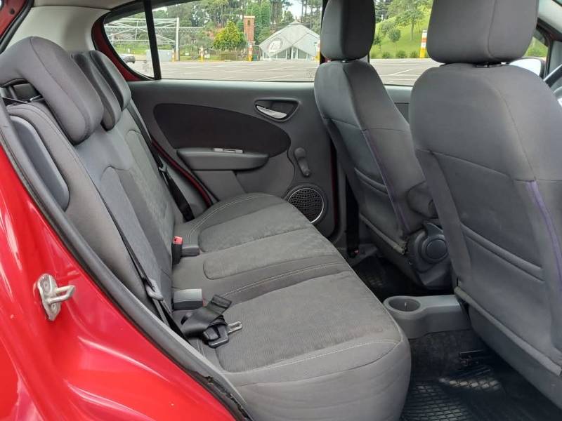 FIAT - PALIO - 2014/2015 - Vermelha - R$ 38.900,00