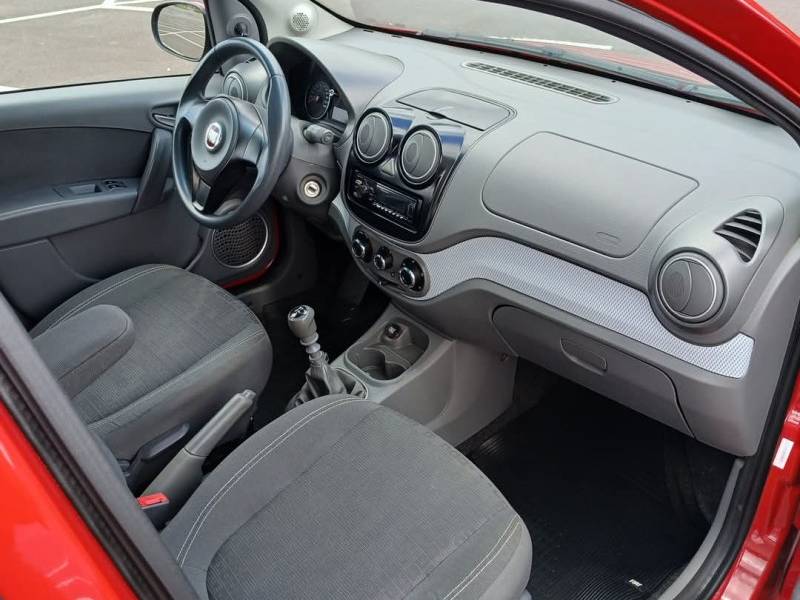 FIAT - PALIO - 2014/2015 - Vermelha - R$ 38.900,00