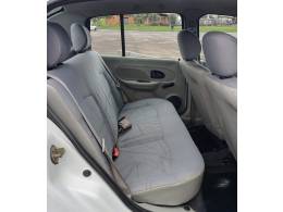 RENAULT - CLIO - 2003/2003 - Branca - R$ 18.900,00