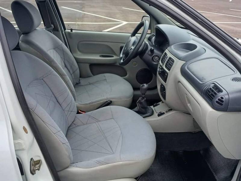RENAULT - CLIO - 2003/2003 - Branca - R$ 18.900,00