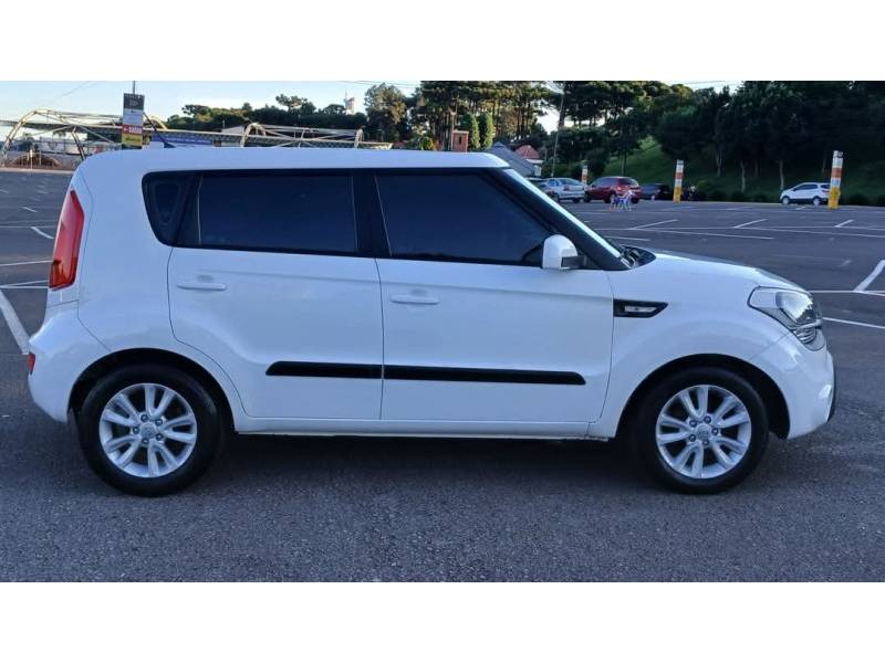 KIA MOTORS - SOUL - 2011/2012 - Branca - R$ 43.900,00