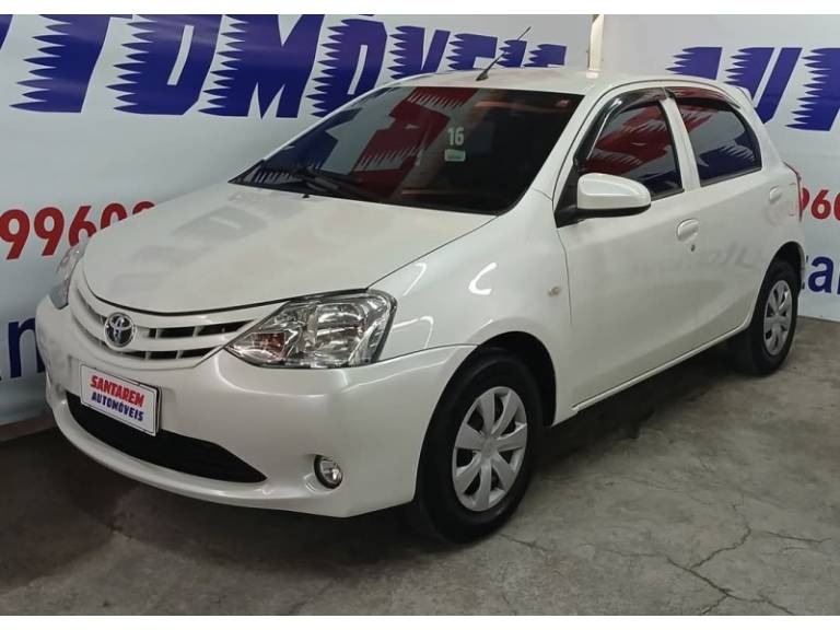 TOYOTA - ETIOS - 2015/2016 - Branca - R$ 49.900,00