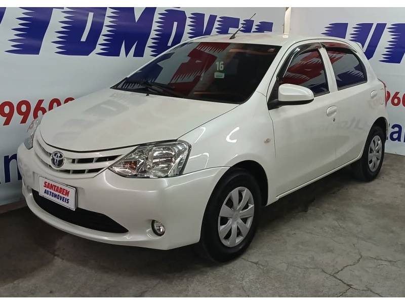 TOYOTA - ETIOS - 2015/2016 - Branca - R$ 49.900,00