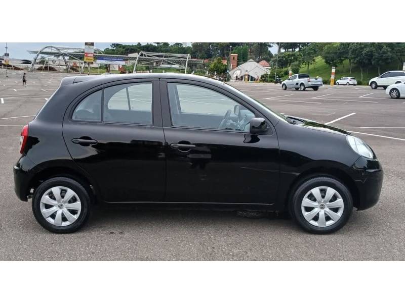 NISSAN - MARCH - 2012/2013 - Preta - R$ 35.900,00