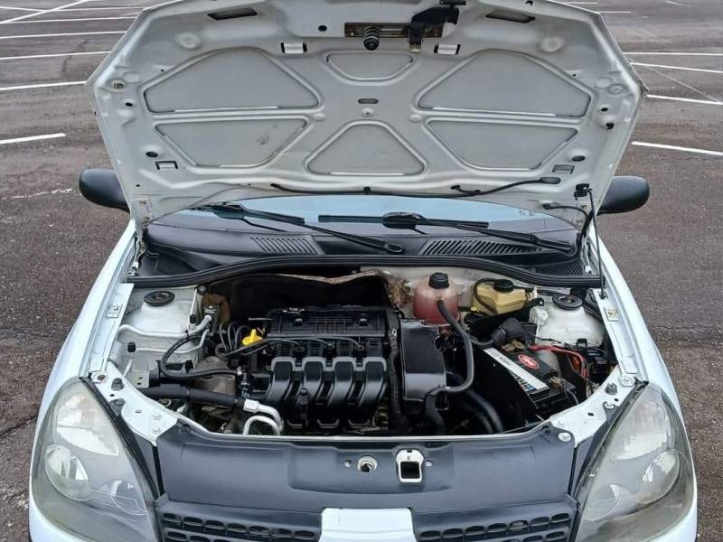 RENAULT - CLIO - 2003/2003 - Branca - R$ 18.900,00
