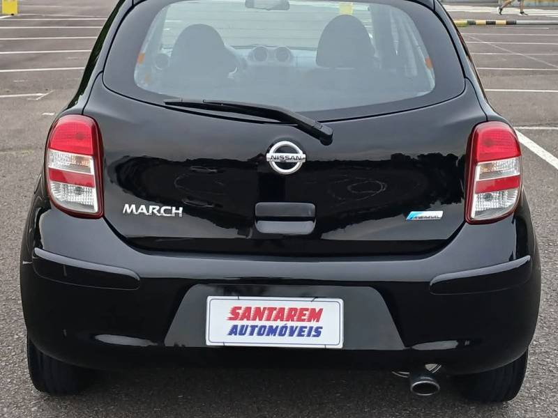 NISSAN - MARCH - 2012/2013 - Preta - R$ 35.900,00