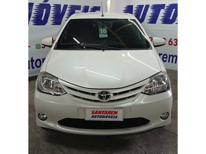 TOYOTA - ETIOS - 2015/2016 - Branca - R$ 49.900,00