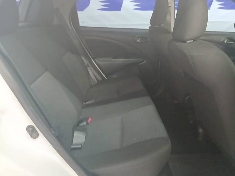 TOYOTA - ETIOS - 2015/2016 - Branca - R$ 49.900,00